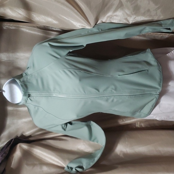 Yogalicious Lux. Pastel Sage Green Jacket; Butter Soft; Full Zip. EUC Size XS - Picture 1 of 14